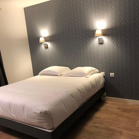 Hotel La Cle Des Champs à Le Teilleul Extérieur photo