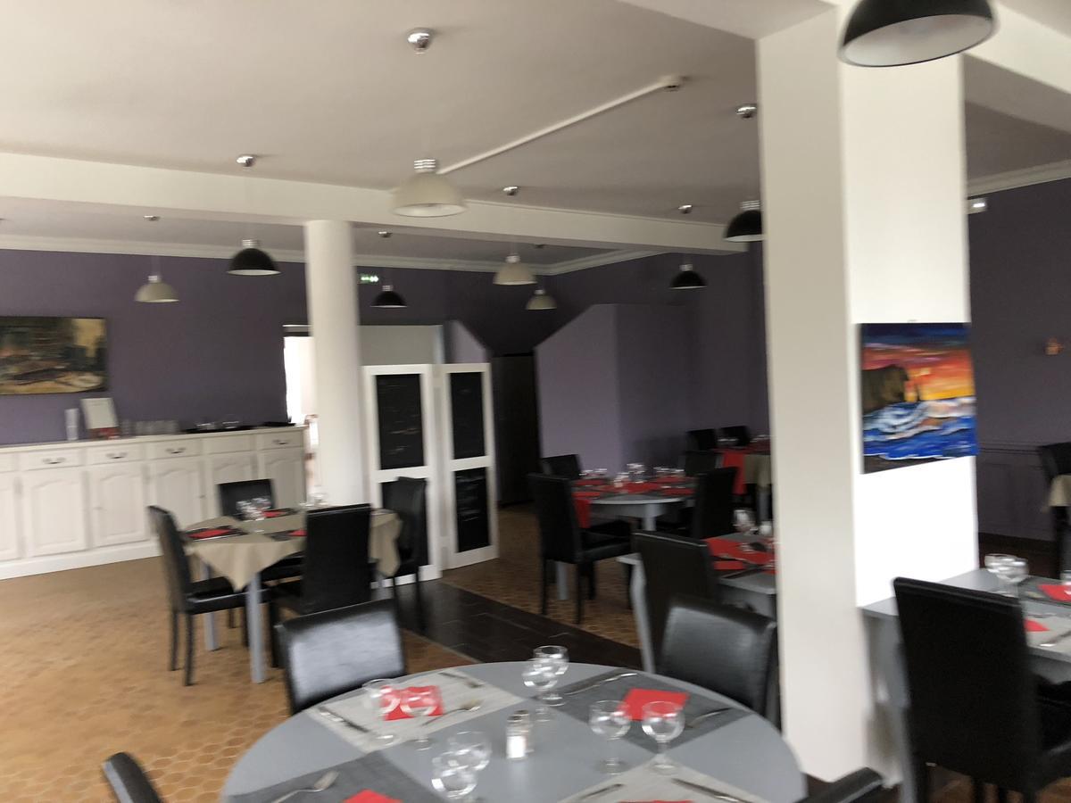 Hotel La Cle Des Champs à Le Teilleul Extérieur photo