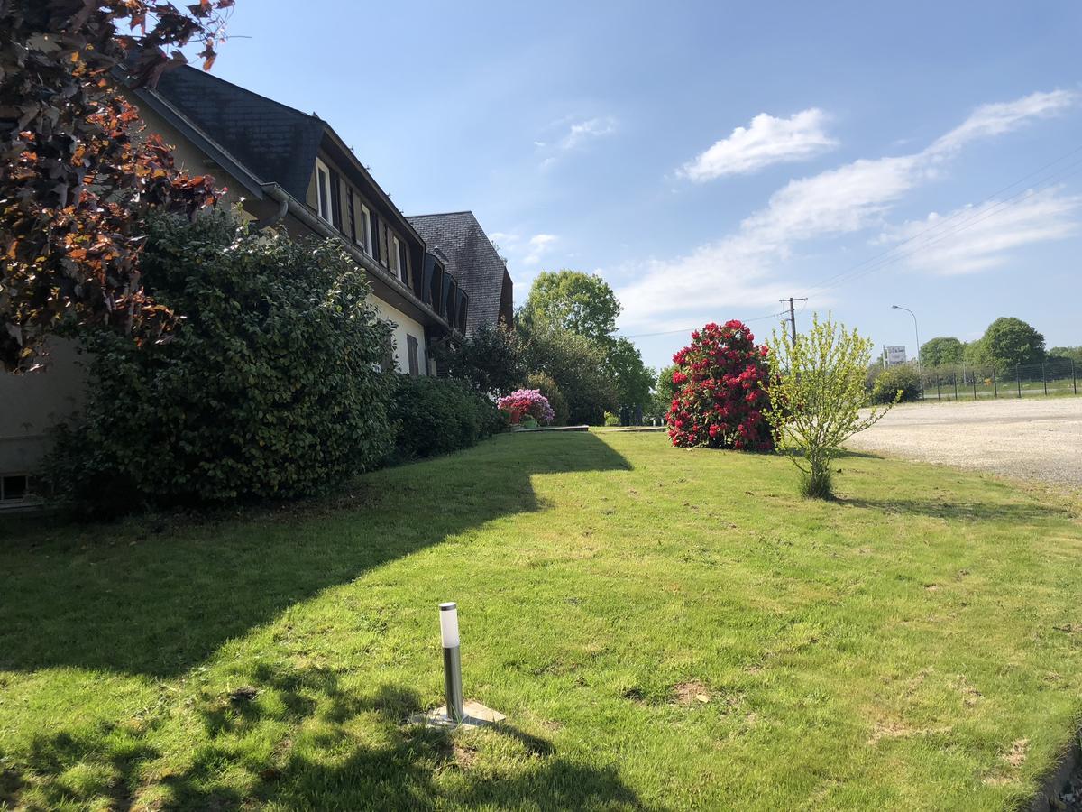 Hotel La Cle Des Champs à Le Teilleul Extérieur photo