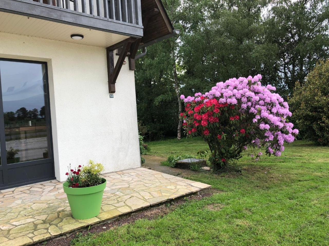 Hotel La Cle Des Champs à Le Teilleul Extérieur photo