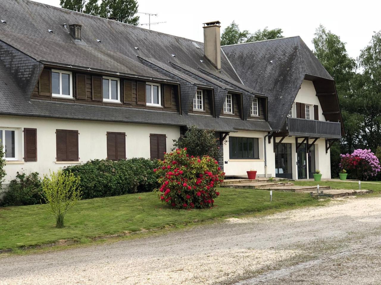 Hotel La Cle Des Champs à Le Teilleul Extérieur photo