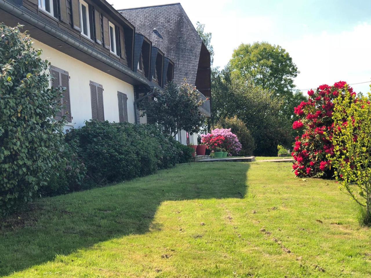 Hotel La Cle Des Champs à Le Teilleul Extérieur photo