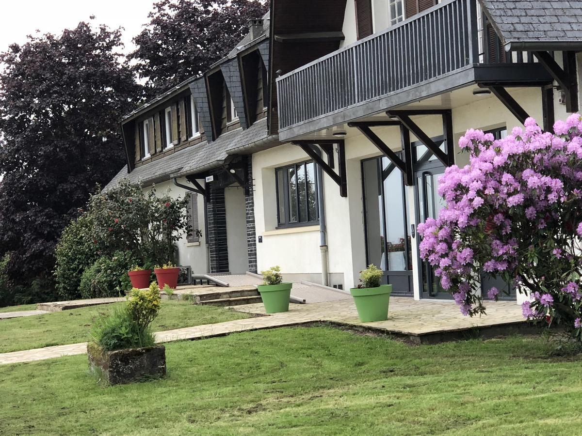 Hotel La Cle Des Champs à Le Teilleul Extérieur photo