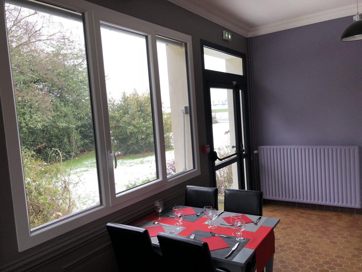 Hotel La Cle Des Champs à Le Teilleul Extérieur photo