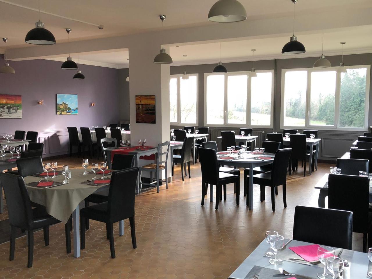 Hotel La Cle Des Champs à Le Teilleul Extérieur photo