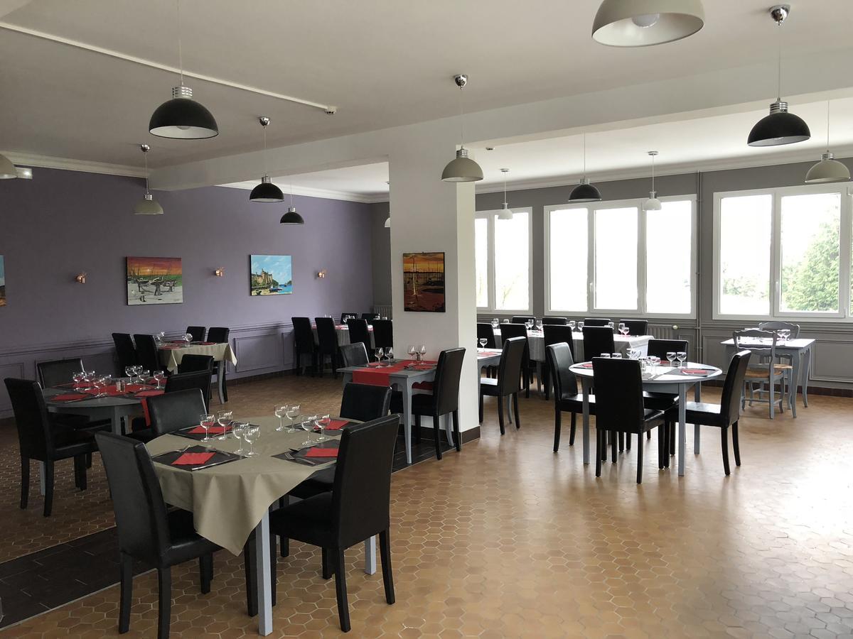 Hotel La Cle Des Champs à Le Teilleul Extérieur photo