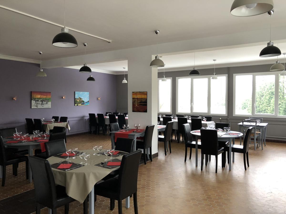 Hotel La Cle Des Champs à Le Teilleul Extérieur photo