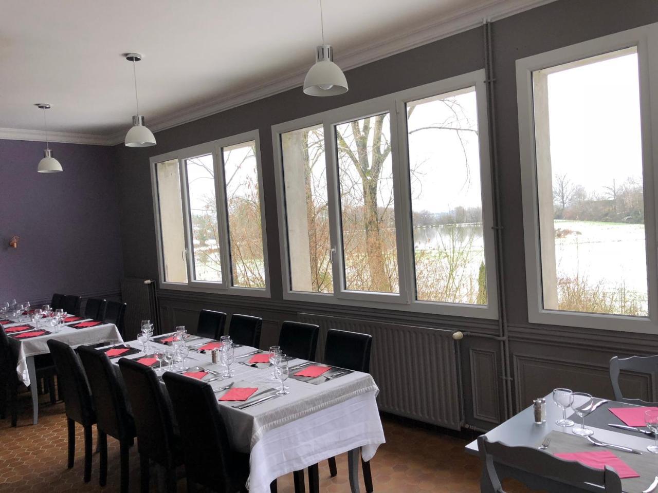 Hotel La Cle Des Champs à Le Teilleul Extérieur photo