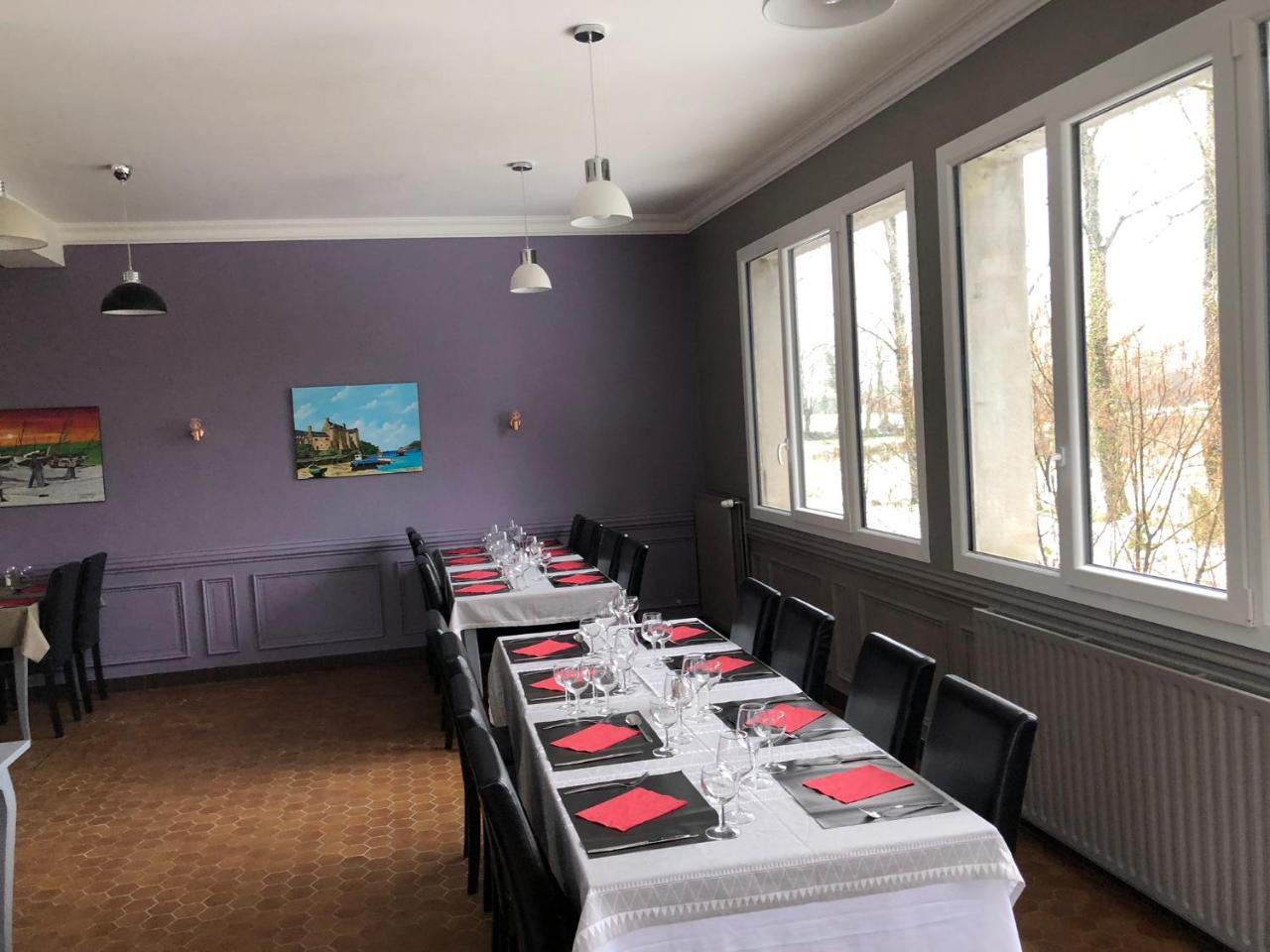 Hotel La Cle Des Champs à Le Teilleul Extérieur photo